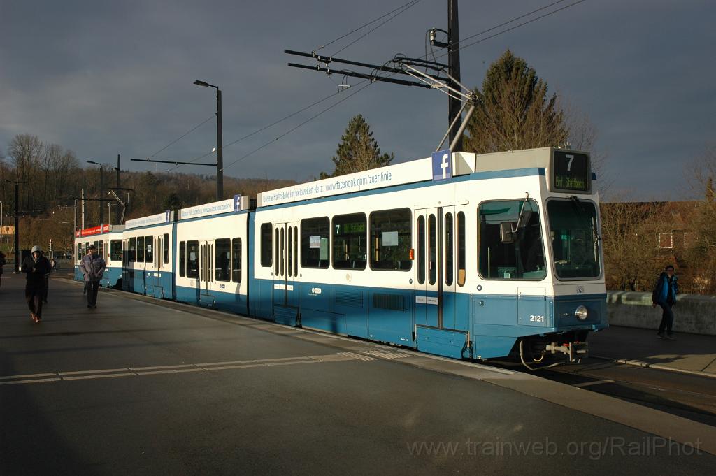 3034-0022-060214.jpg - VBZ Be 4/8 2121 + Be 2/4 2428 / Bahnhof Stettbach 6.2.2014