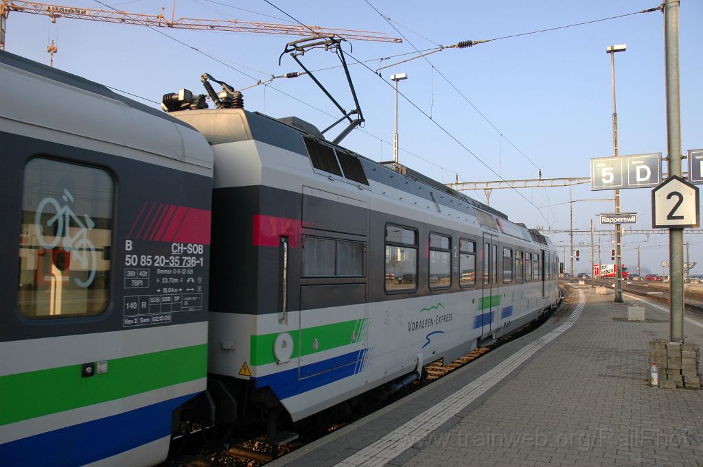 3042-0009-070314.jpg - SOB RBDe 561.083-7 "Richterswil-Samstagern" / Rapperswil 7.3.2014
