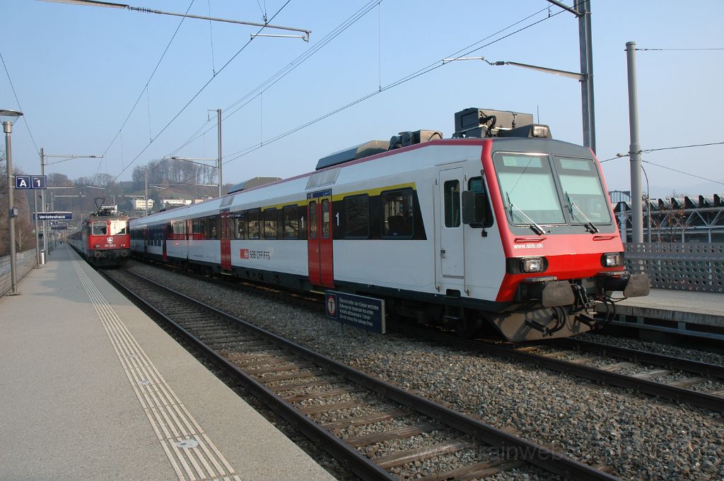 3048-0028-140314.jpg - SBB-CFF ABt 50 85 39-43 868-1 + Re 421.393-0 / Luzern Verkehrshaus 14.3.2014