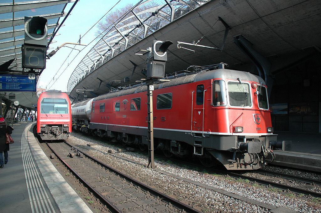 3053-0022-270314.jpg - SBB-CFF Re 6/6 11689 "Gerra-Gambalogno" / Zürich-Stadelhofen 27.3.2014