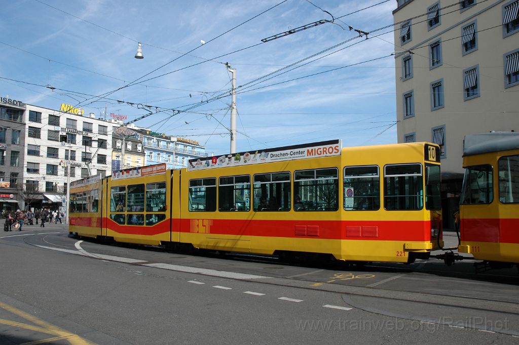 3057-0044-290314.jpg - BLT Be 4/8 221 "Therwil" / Basel Centralbahnplatz 29.3.2014