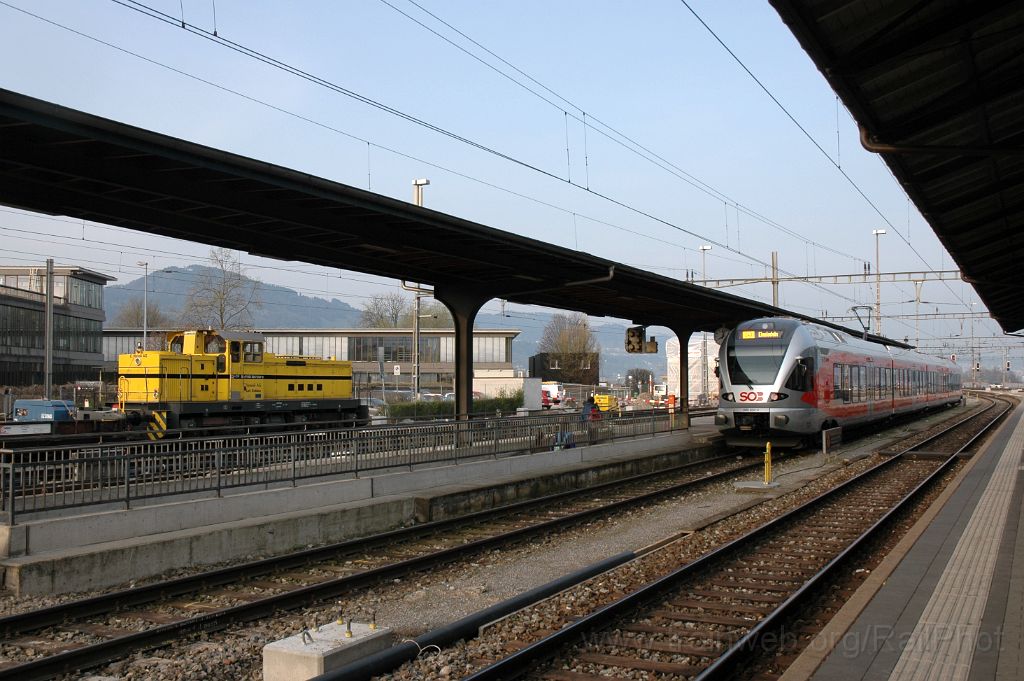 3061-0022-010414.jpg - Vanoli Bm 847.853-9 "Lok Goldau" + SOB RABe 526.062-5 "Chapfenberg" / Rapperswil 1.4.2014