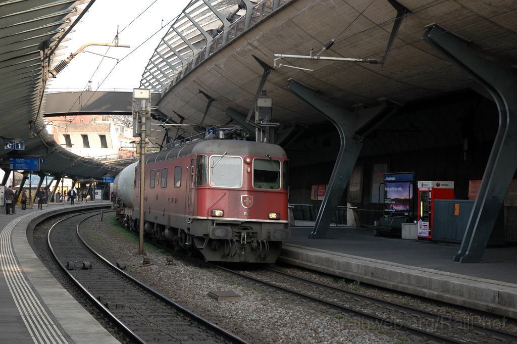 3061-0042-010414.jpg - SBB-CFF Re 6/6 11611 "Rüti ZH" / Zürich-Stadelhofen 1.4.2014