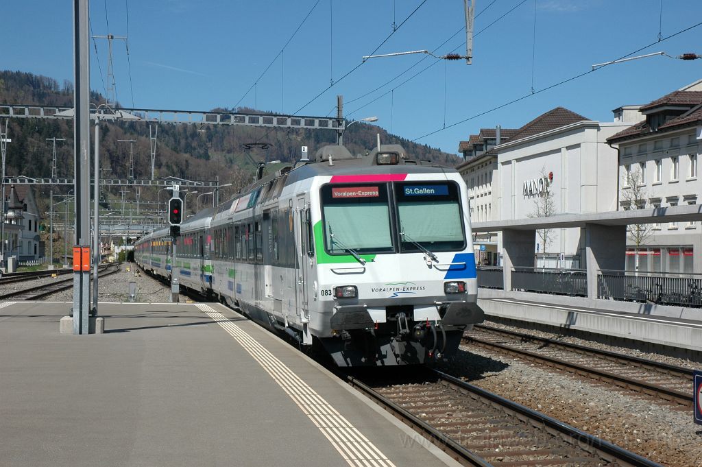 3071-0026-110414.jpg - SOB RBDe 561.083-7 "Richterswil-Samstagern" / Wattwil 11.4.2014