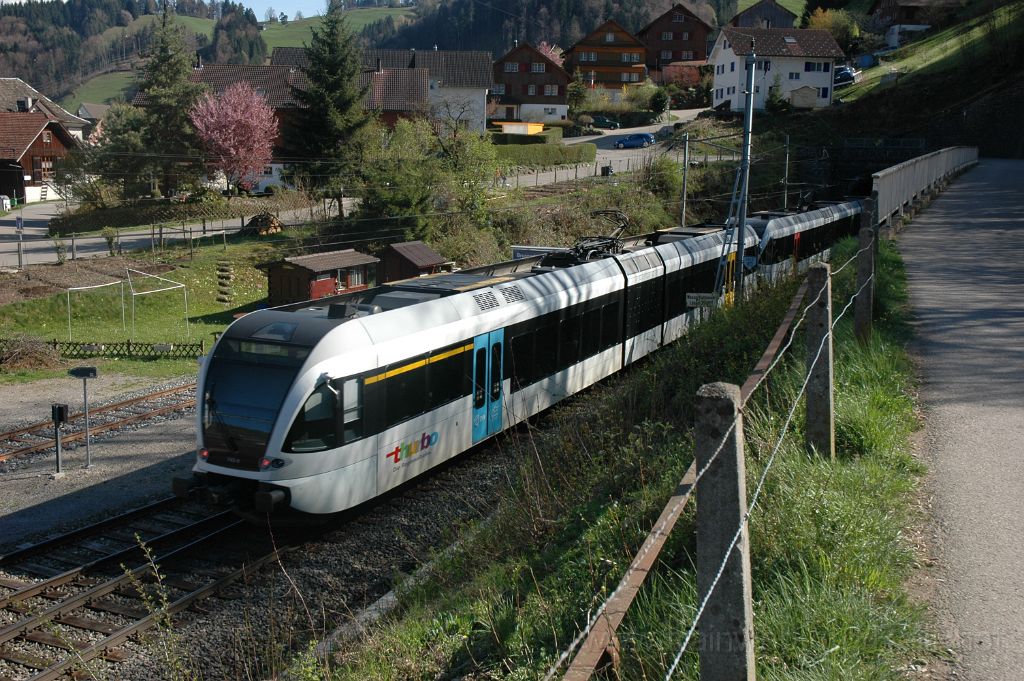 3073-0002-110414.jpg - Thurbo RABe 526.754-7 + RABe 526.743-0 /  Brunnadern- Neckertal 11.4.2014