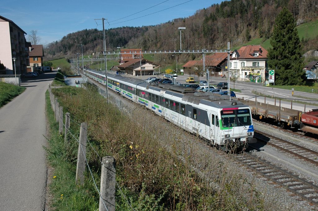 3073-0032-110414.jpg - SOB RBDe 561.084-5 + RBDe 561.081-1 /  Brunnadern- Neckertal 11.4.2014