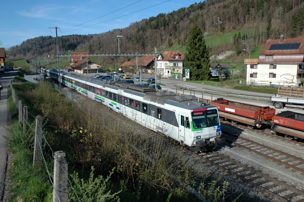 3074-0044-110414.jpg - SOB RBDe 561.081-1 + RBDe 561.084-5 /  Brunnadern- Neckertal 11.4.2014