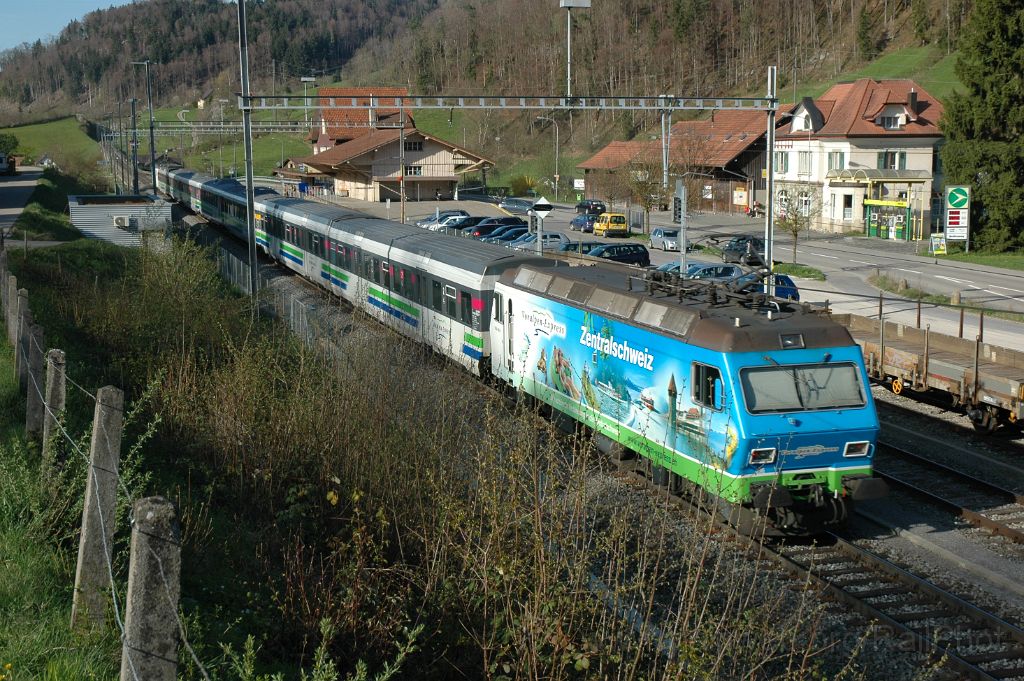 3075-0011-110414.jpg - SOB Re 456.091-8 "Romanshorn" + Re 456.096-7 "Wattwil" /  Brunnadern- Neckertal 11.4.2014