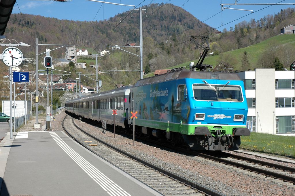 3076-0020-170414.jpg - SOB Re 456.091-8 "Romanshorn" + Re 456.096-7 "Wattwil" / Lichtensteig 17.4.2014