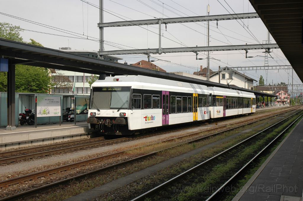 3081-0021-250414.jpg - Thurbo RABe 526.687-9 + Bt 50 85 29-35 221-5 / Weinfelden 25.4.2014