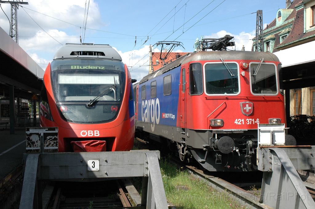 3087-0027-010514.jpg - ÖBB 4024.004-6 + SBB-CFF Re 421.371-6 / Lindau Hbf 1.5.2014