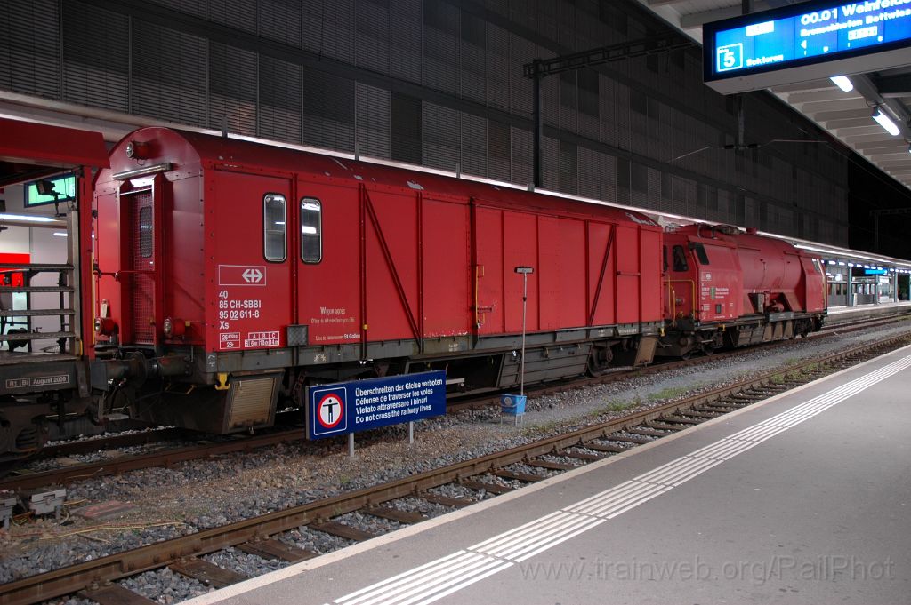 3093-0048-050514.jpg - SBB-CFF XAs 80 85 98 02 311-3 "St.Gallen" + Xs 40 85 95 02 611-8 / Wil 5.5.2014