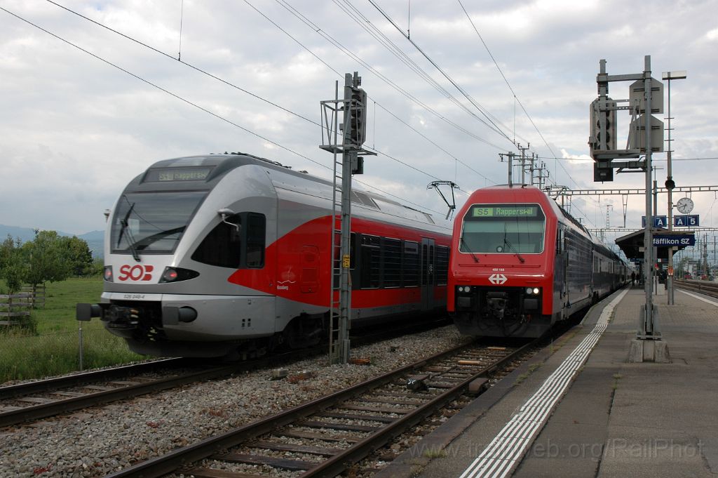3131-0043-280514.jpg - SOB RABe 526.048-4 "Kronberg" + SBB-CFF Re 450.103-7 "Marthalen" / Pfäffikon SZ 28.5.2014