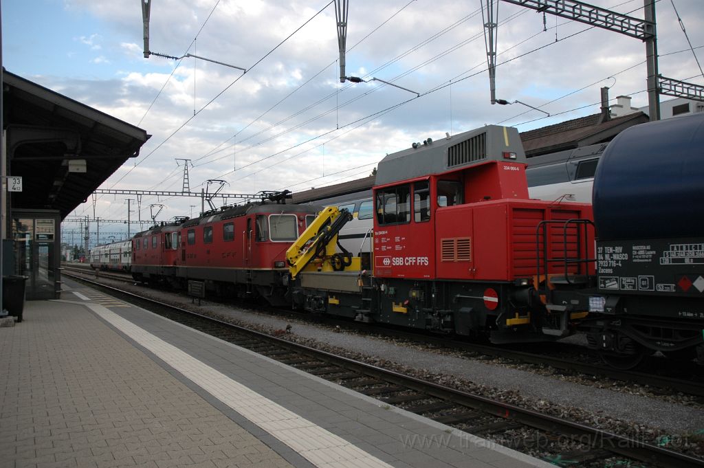3134-0039-280514.jpg - SBB-CFF Re 4/4'' 11234 + 11321 + Tm 234.064-4 / Pfäffikon SZ 28.5.2014