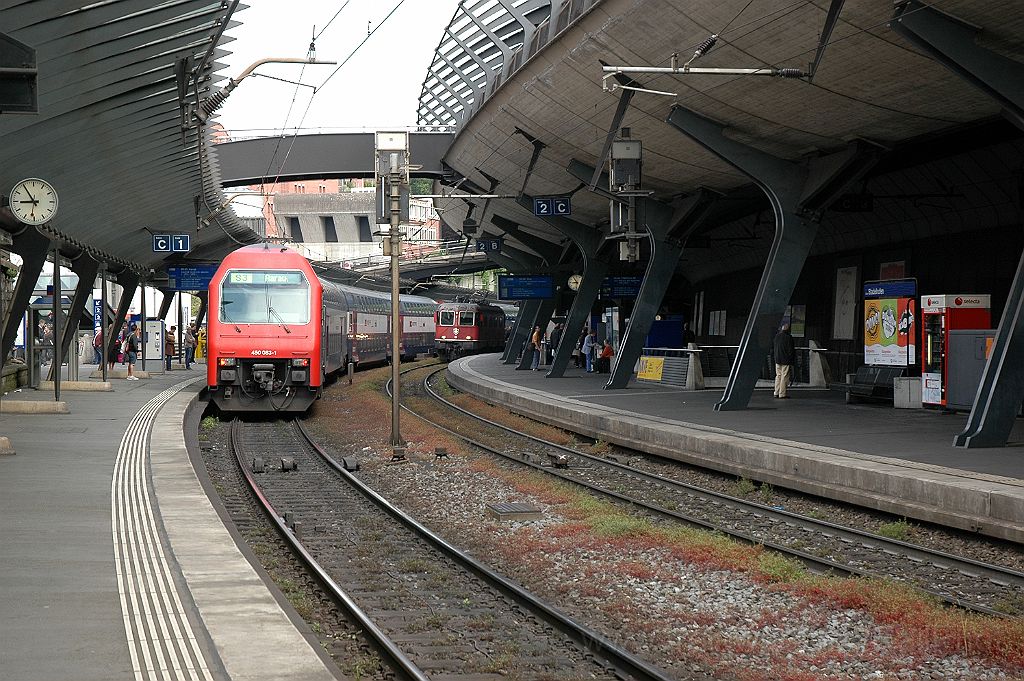 3138-0016-020614.jpg - SBB-CFF Re 450.083-1 "Trüllikon" + Re 6/6 11629 "Interlaken" / Zürich-Stadelhofen 2.6.2014