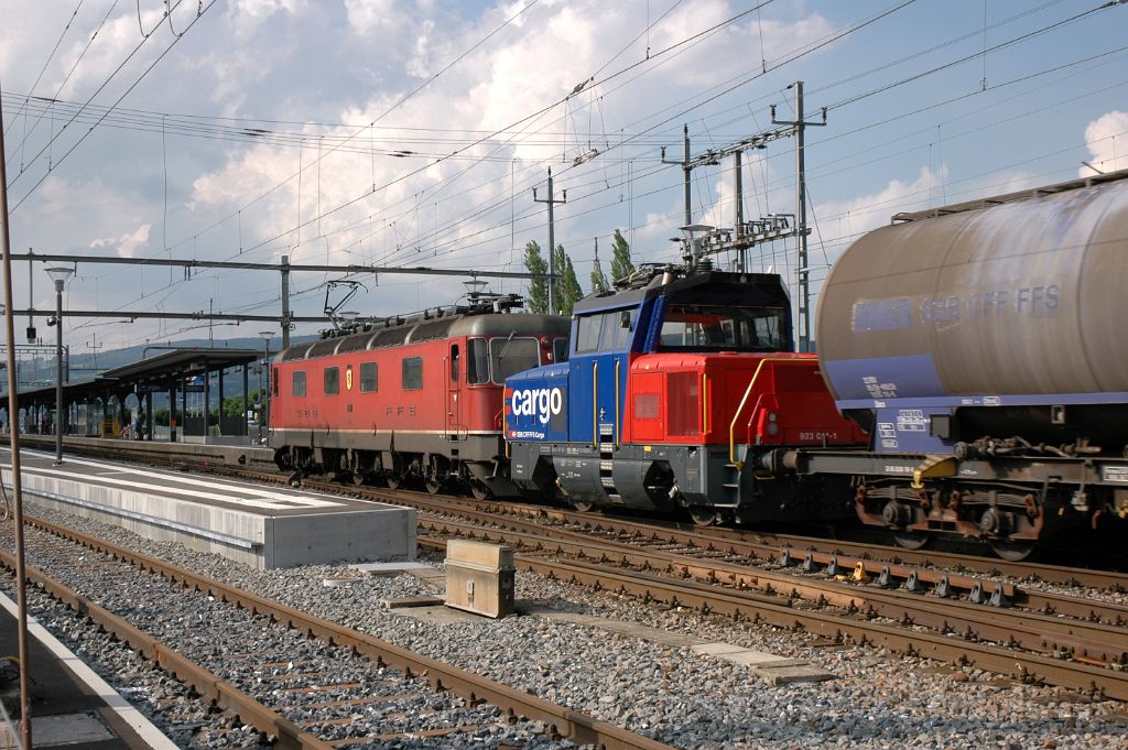 3151-0045-130614.jpg - SBB-CFF Re 6/6 11611 "Rüti ZH" + Eem 923.011-1 / Wädenswil 13.6.2014