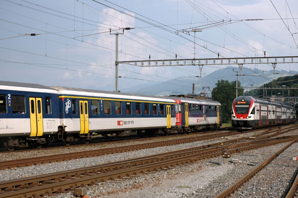 3153-0032-130614.jpg - SBB-CFF RBe 540.053-6 + RABe 511.026 / Wädenswil 13.6.2014