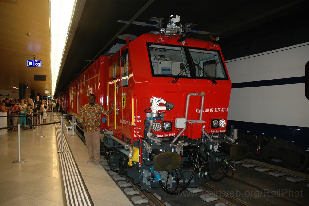 3159-0028-140614.jpg - SBB-CFF XTmas 99 85 9177 011-5 "Uri" / Zürich HB 14.6.2014