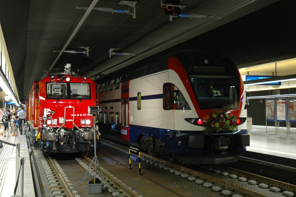 3159-0050-140614.jpg - SBB-CFF XTmas 99 85 9177 011-5 "Uri" + RABe 511.034 / Zürich HB 14.6.2014