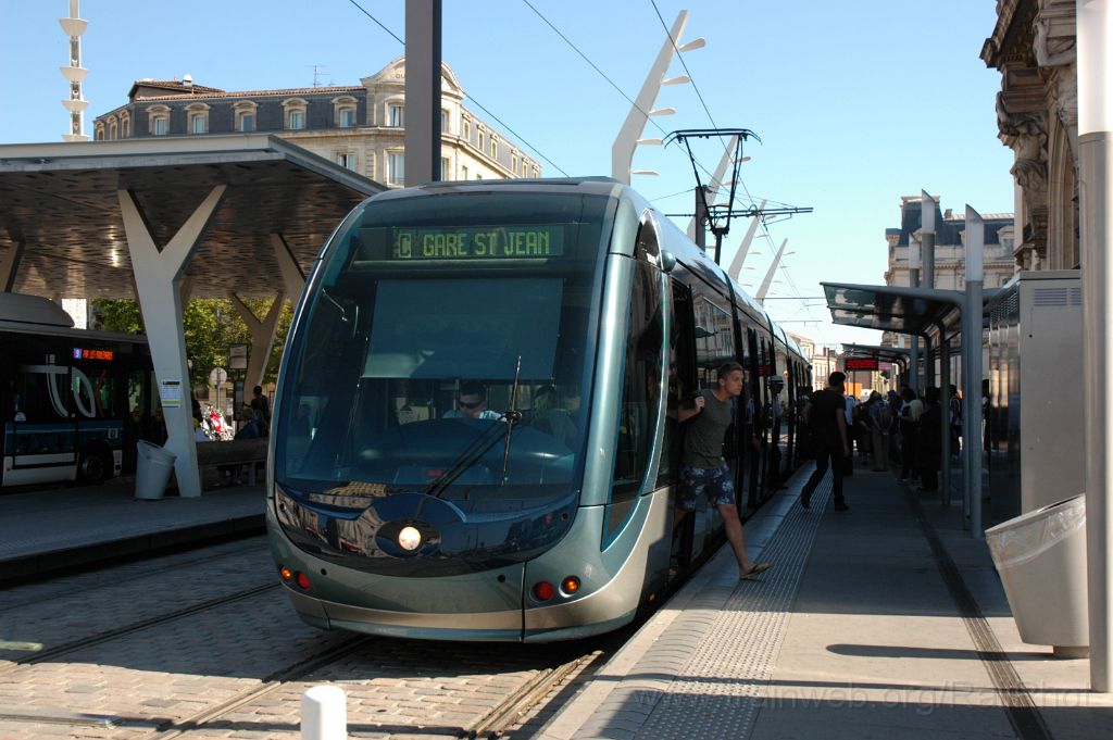 3198-0028-160714.jpg - TBC Citadis 302 Nr. 2543 / Gare St-Jean 16.7.2014