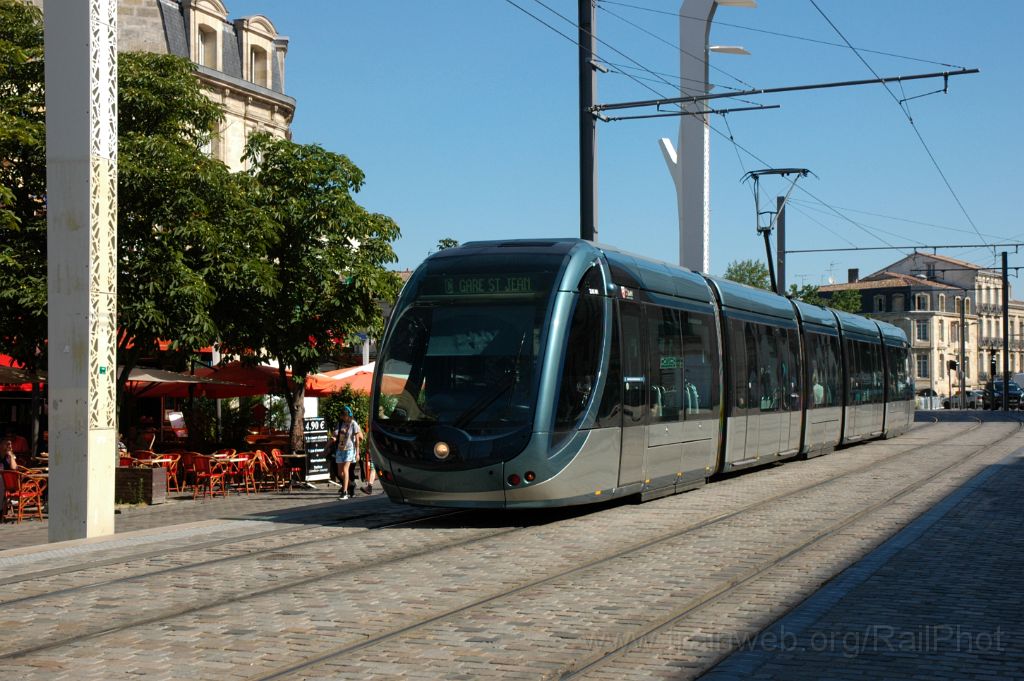 3198-0037-160714.jpg - TBC Citadis 302 Nr. 2243 "Ville de Suhl" / Gare St-Jean 16.7.2014
