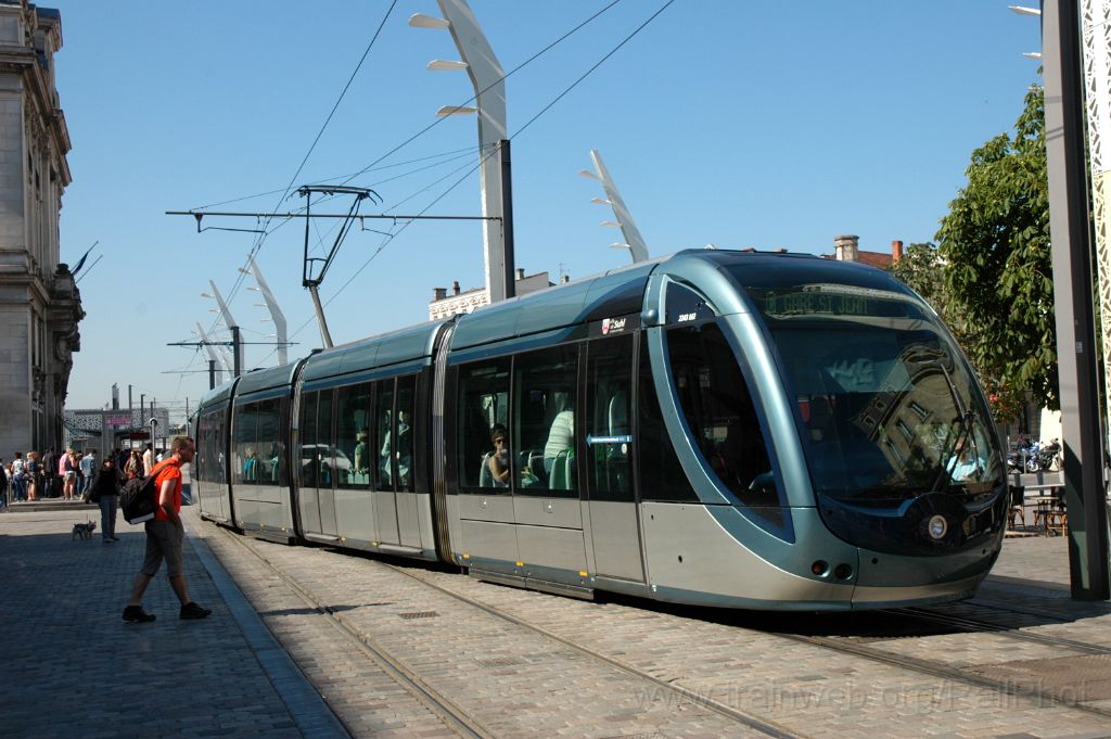 3198-0043-160714.jpg - TBC Citadis 302 Nr. 2243 "Ville de Suhl" / Gare St-Jean 16.7.2014