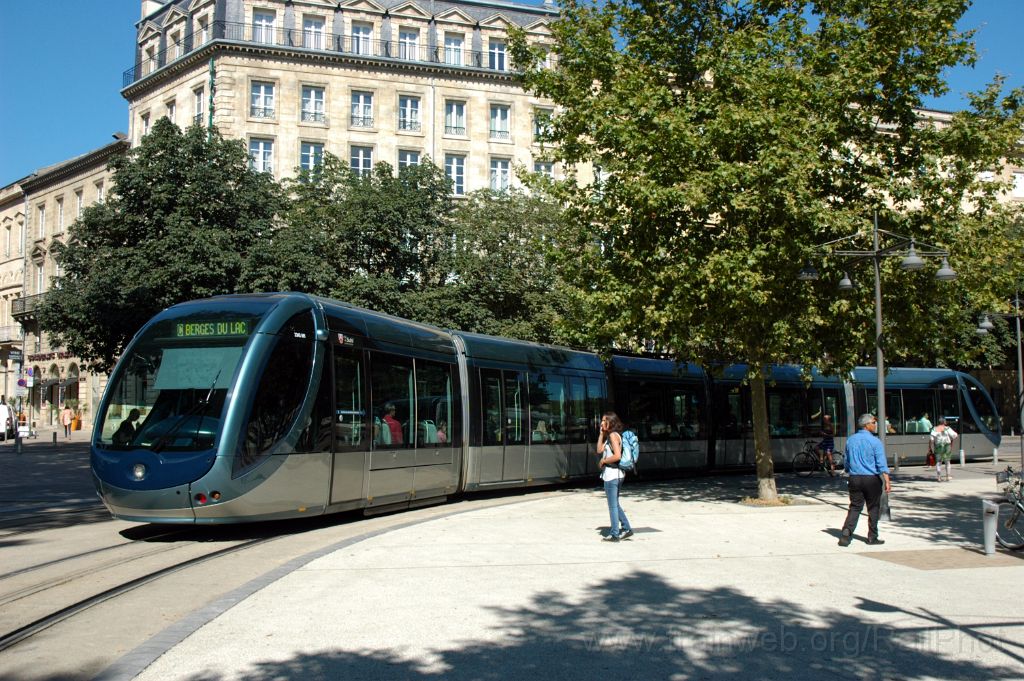 3199-0007-160714.jpg - TBC Citadis 302 Nr. 2243 "Ville de Suhl" / Quinconces 16.7.2014