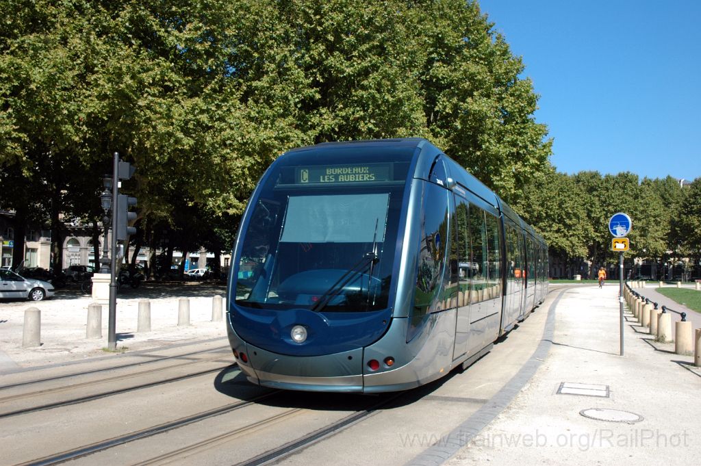 3199-0027-160714.jpg - TBC Citadis 302 Nr. 2246 "Ville de Castelnuovo-Berardenga" / Esplanade des Quinconces 16.7.2014