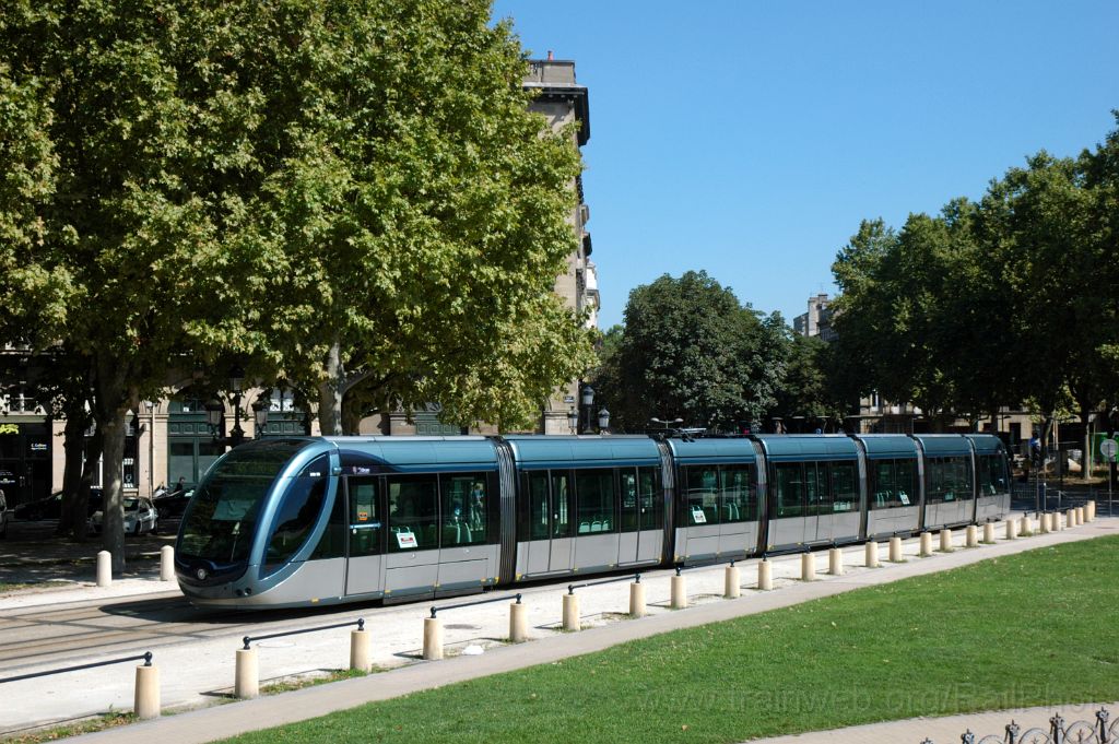 3199-0037-160714.jpg - TBC Citadis 402 No.2302 "Ville d'Oran" / Esplanade des Quinconces 16.7.2014