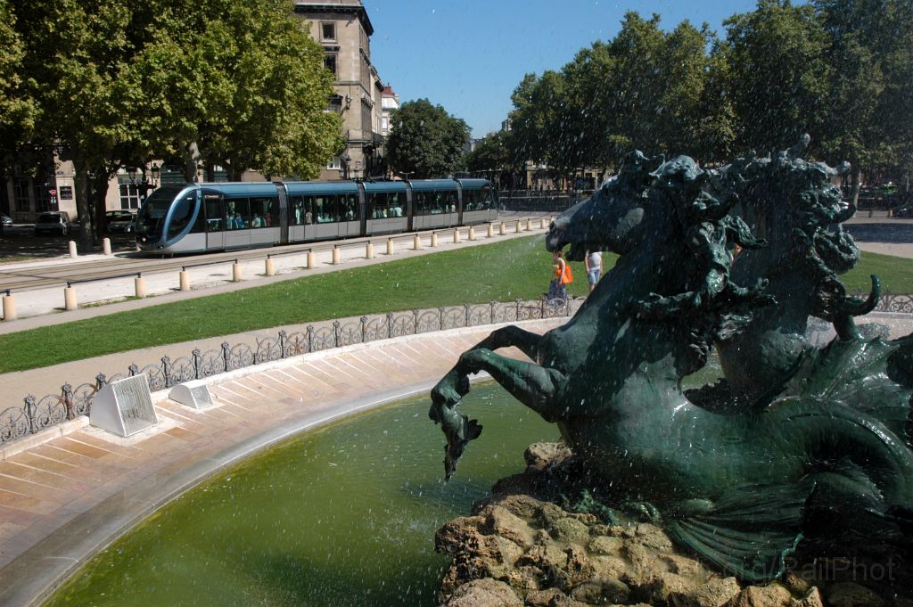 3200-0019-160714.jpg - TBC Citadis 302 Nr. 2256 "Ville de Castelldefels" / Esplanade des Quinconces 16.7.2014