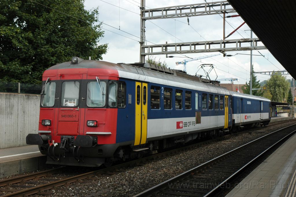 3205-0020-230714.jpg - SBB-CFF St 50 85 89-33 900-3 + RBe 540.060-1 / Lenzburg 23.7.2014