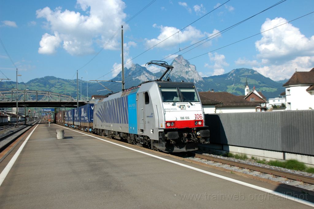 3212-0050-240714.jpg - Lokomotion 186.106 / Brunnen 24.7.2014