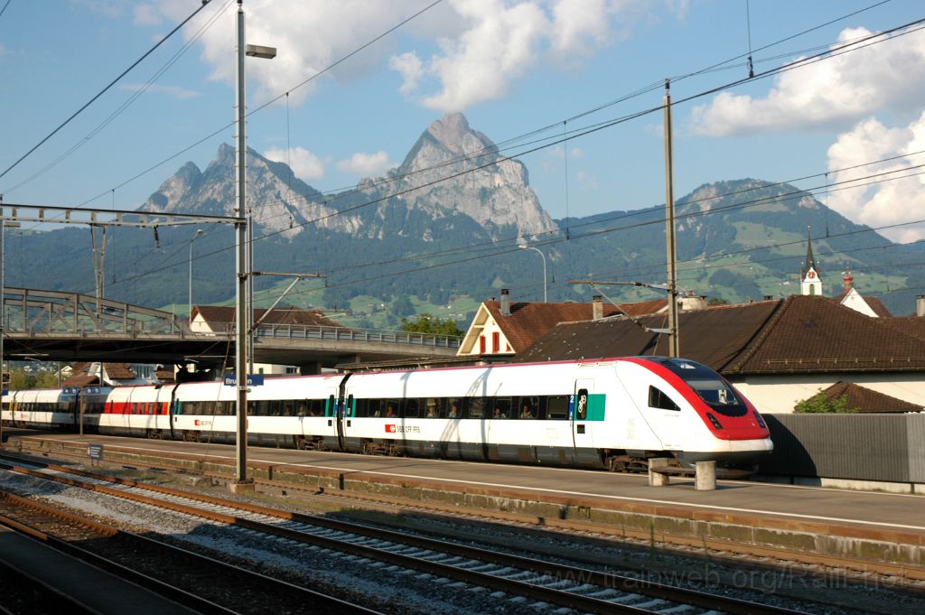 3213-0036-240714.jpg - SBB-CFF ICN RABDe 500.038-5 "Arthur Honegger" / Brunnen 24.7.2014