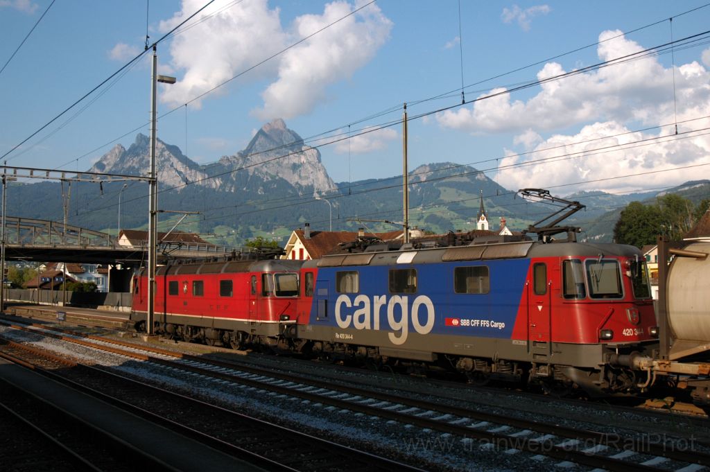 3213-0042-240714.jpg - SBB-CFF Re 6/6 11666 "Stein am Rhein" + Re 420.344-4 / Brunnen 24.7.2014