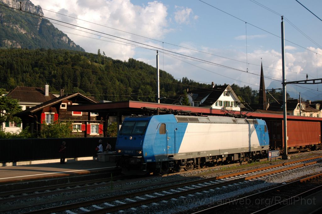 3214-0009-240714.jpg - BLS 185.527-9 / Brunnen 24.7.2014