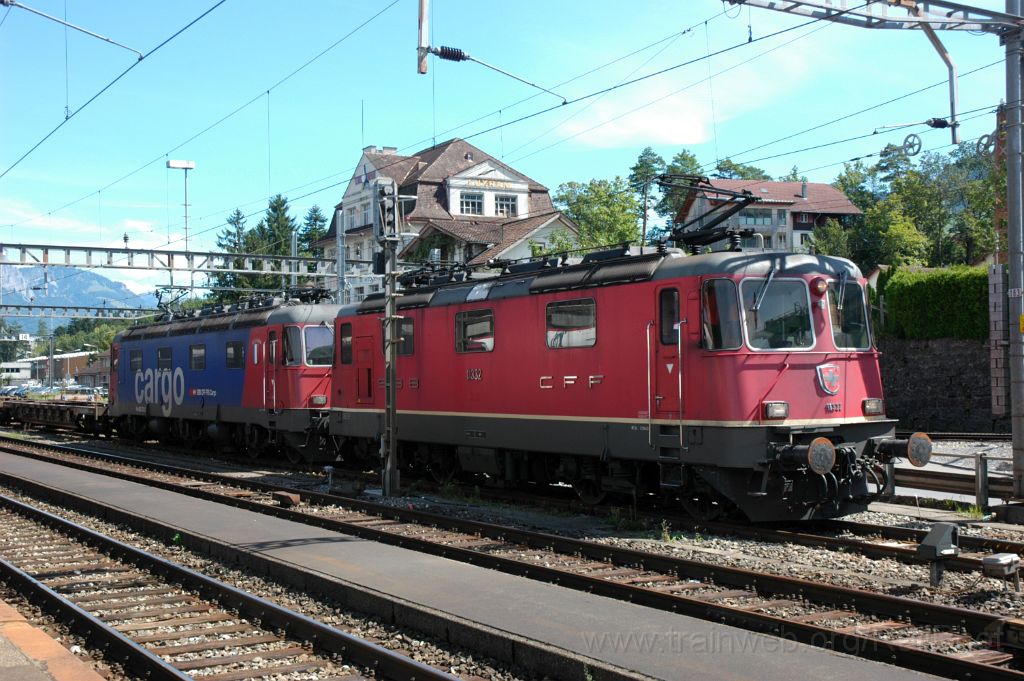 3237-0016-170814.jpg - SBB-CFF Re 4/4'' 11332 + Re 620.075-2 "Gelterkinden" / Arth-Goldau 17.8.2014