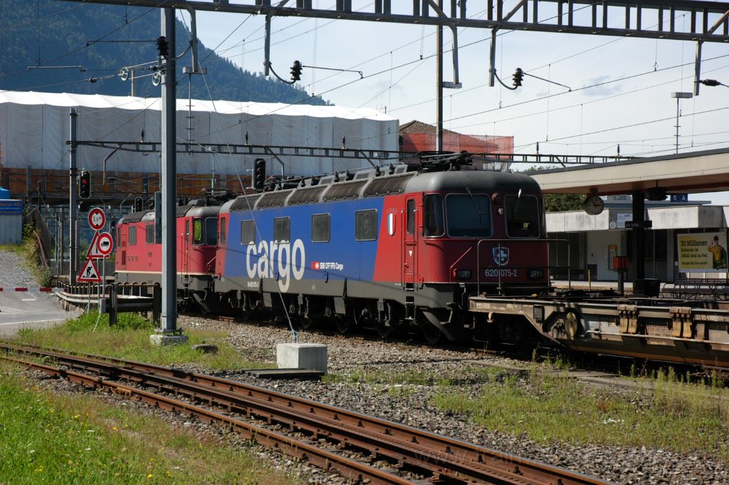 3237-0034-170814.jpg - SBB-CFF Re 4/4'' 11332 + Re 620.075-2 "Gelterkinden" / Arth-Goldau 17.8.2014