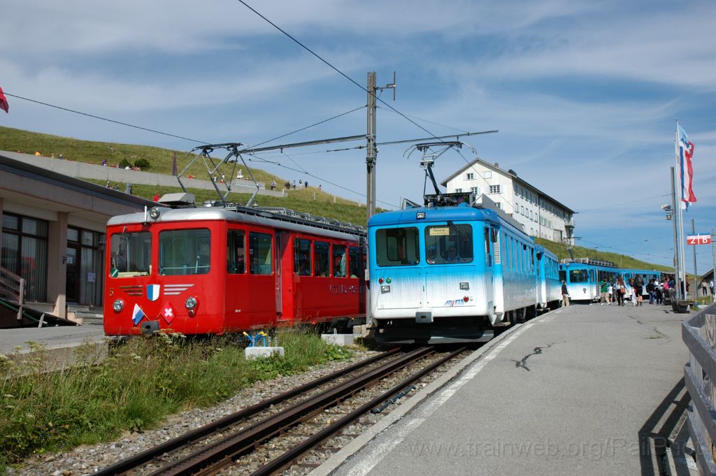 3239-0005-170814.jpg - VRB Bhe 4/4 5 + ARB BDhe 2/4 11 / Rigi-Kulm 17.8.2014