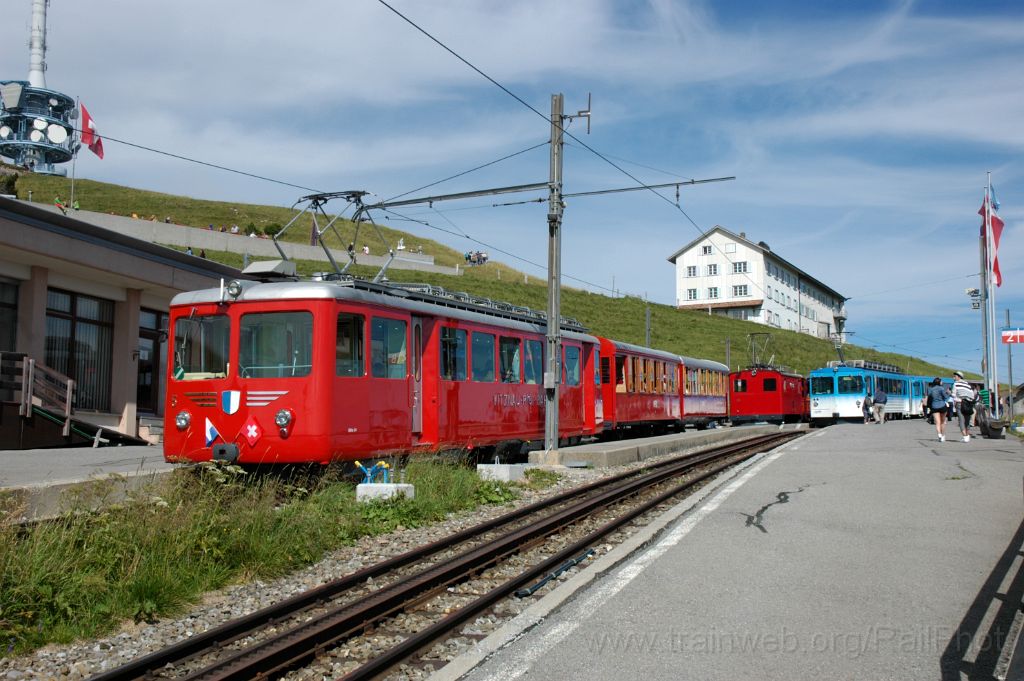 3239-0013-170814.jpg - VRB Bhe 4/4 5 + He 2/2 18 + ARB BDhe 4/4 15 / Rigi-Kulm 17.8.2014