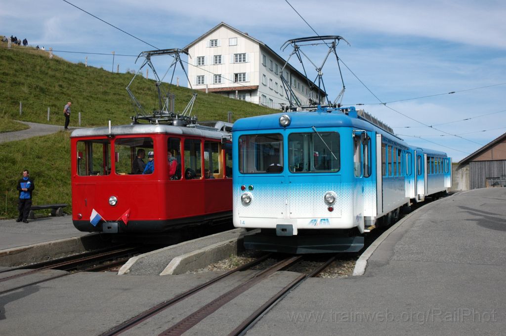 3241-0022-170814.jpg - VRB Bhe 2/4 1 + ARB BDhe 2/4 14 + Bt 24 / Rigi-Kulm 17.8.2014