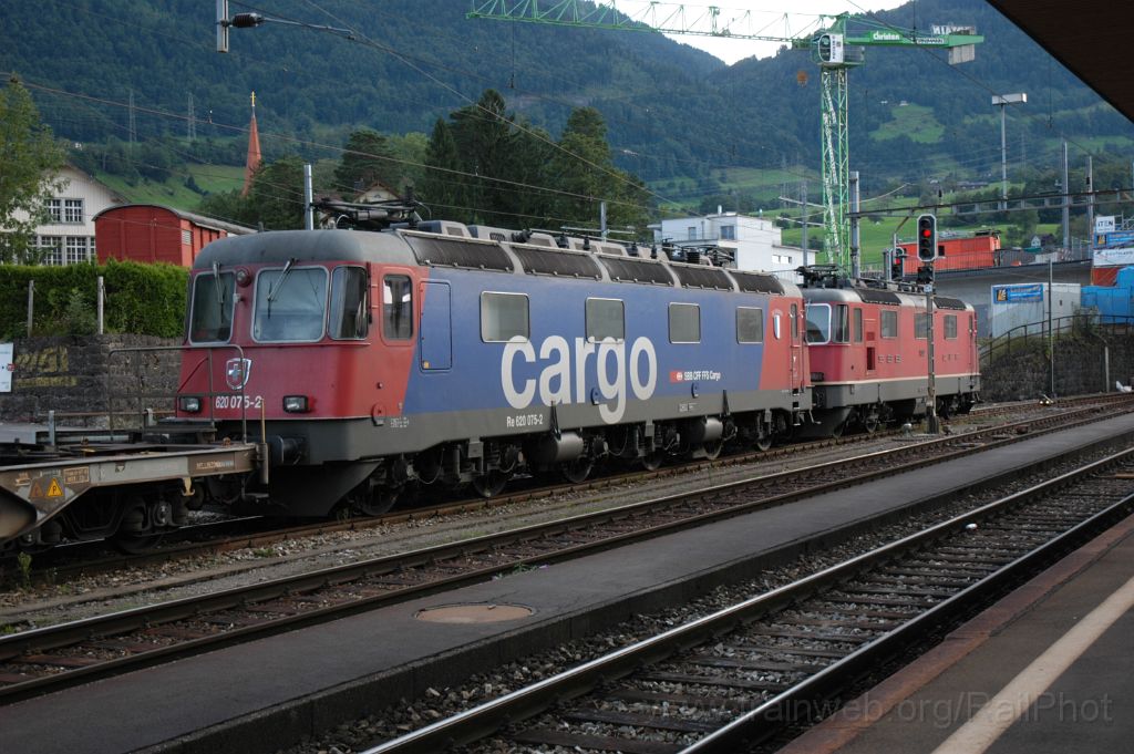 3243-0016-170814.jpg - SBB-CFF Re 4/4'' 11332 + Re 620.075-2 "Gelterkinden" / Arth-Goldau 17.8.2014