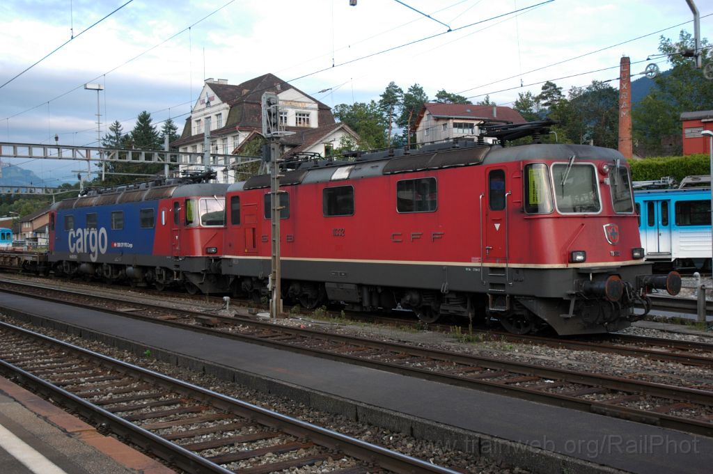 3243-0019-170814.jpg - SBB-CFF Re 4/4'' 11332 + Re 620.075-2 "Gelterkinden" / Arth-Goldau 17.8.2014