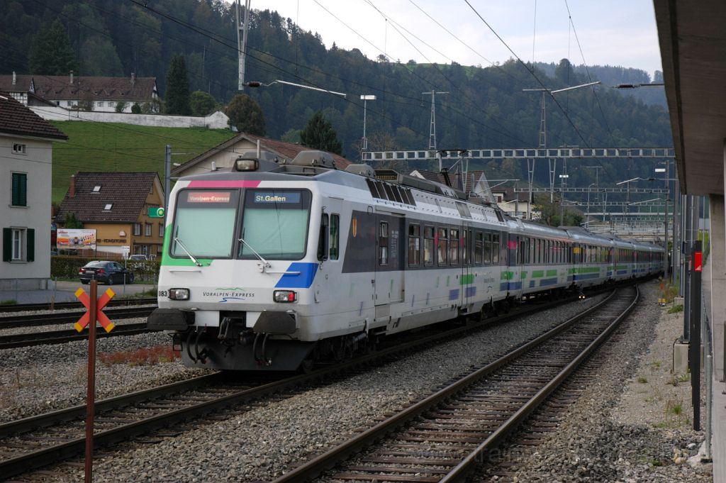 3263-0031-150914.jpg - SOB RBDe 561.083-7 "Richterswil-Samstagern" / Wattwil 15.9.2014