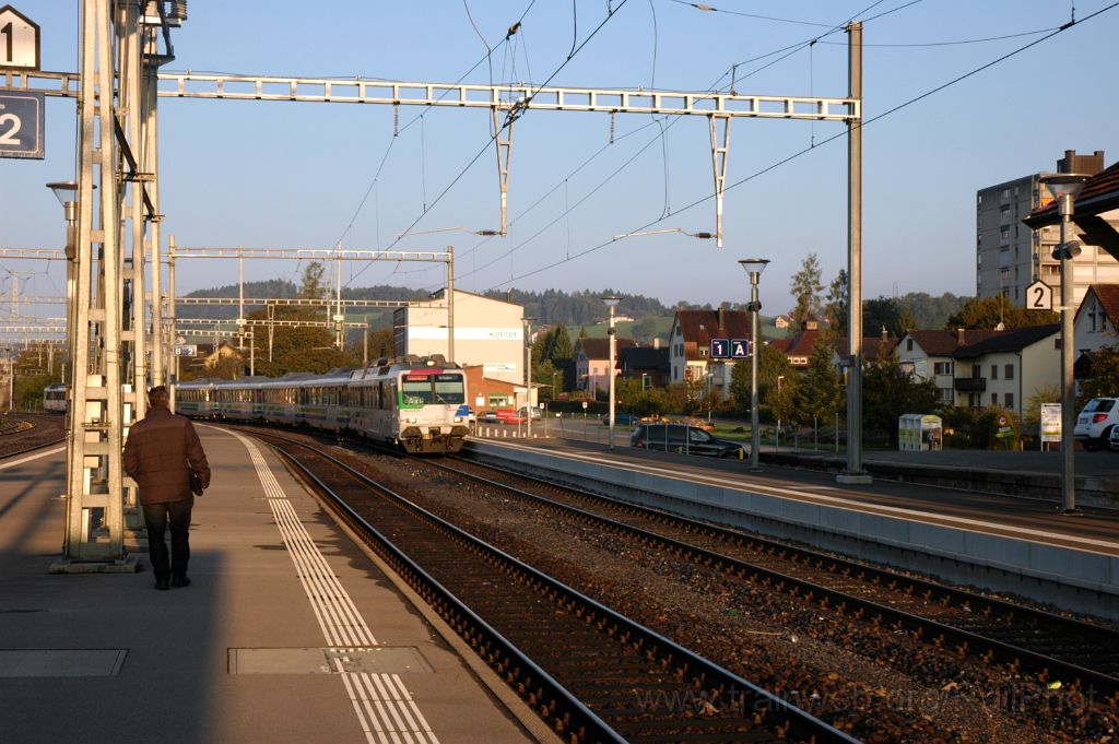 3308-0042-021014.jpg - SOB RBDe 561.082-9 / Uznach 2.10.2014