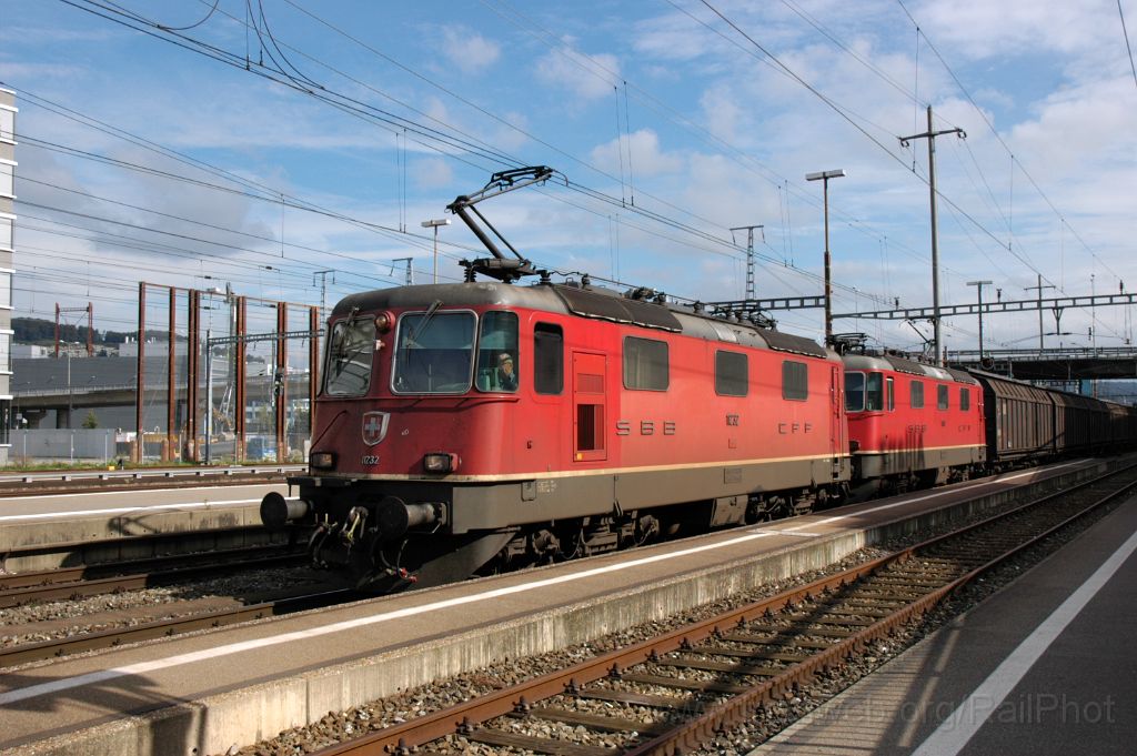 3327-0019-101014.jpg - SBB-CFF Re 4/4'' 11232 + Re 4/4'' 11176 / Zürich-Altstetten 10.10.2014
