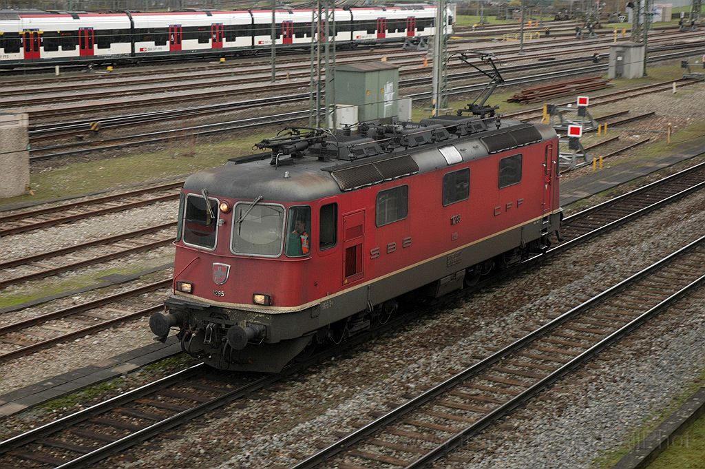 3403-0043-121214.jpg - SBB-CFF Re 4/4'' 11295 / Basel Badische Bahnhof 12.12.2014