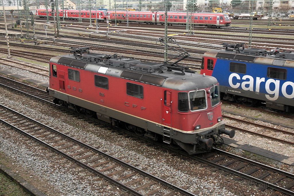 3403-0046-121214.jpg - SBB-CFF Re 4/4'' 11295 / Basel Badische Bahnhof 12.12.2014