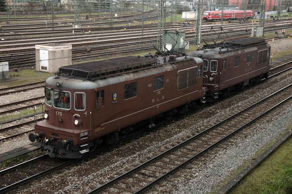 3405-0036-121214.jpg - BLS Re 4/4 175 "Gampel" + Re 4/4 177 "Zweisimmen" / Basel Badische Bahnhof 12.12.2014
