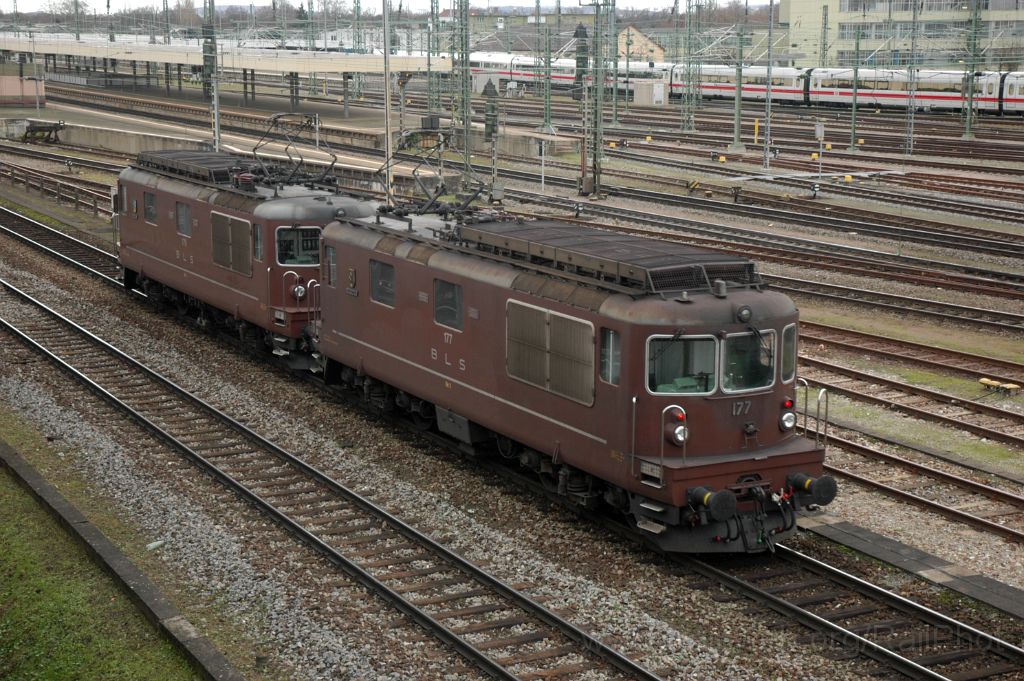 3405-0050-121214.jpg - BLS Re 4/4 175 "Gampel" + Re 4/4 177 "Zweisimmen" / Basel Badische Bahnhof 12.12.2014