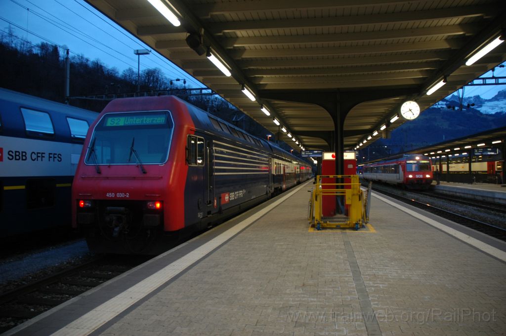 3410-0012-141214.jpg - SBB-CFF Re 450.030-2 "Rümlang" + SOB RBDe 566.073-3 / Ziegelbrücke 14.12.2014